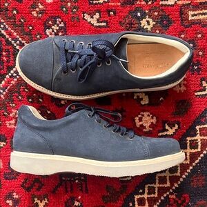 Stylish Navy Blue Men's Sneakers